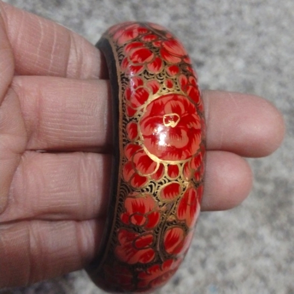 VINTAGE ETHNIC HAND PAINTED RED PINK BLACK WOODEN LACQUER 7.2" BANGLE BRACELET - Picture 5 of 10